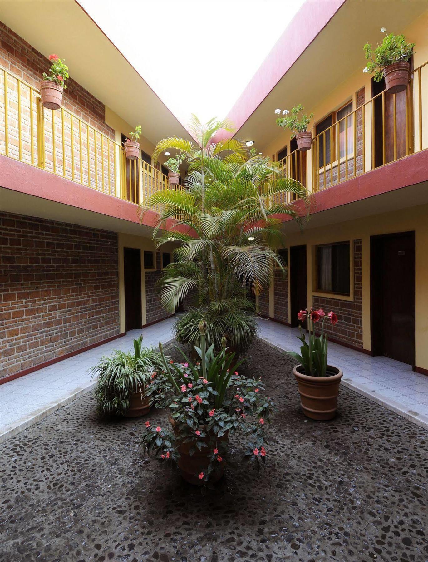 Hotel Arboledas Industrial Гвадалахара Экстерьер фото